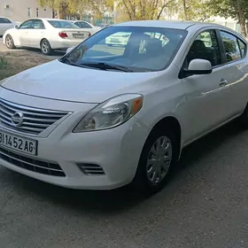 Nissan Versa 2011