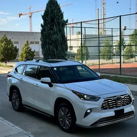 Toyota Highlander 2021