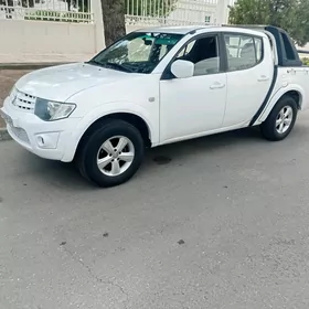 Mitsubishi L200 2011