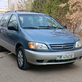 Toyota Sienna 2002