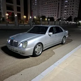 Mercedes-Benz E320 2001