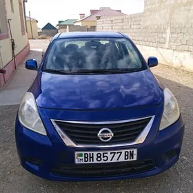 Nissan Versa 2012