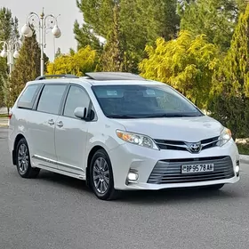 Toyota Sienna 2015