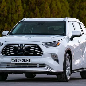 Toyota Highlander 2021