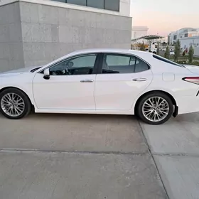 Toyota Camry 2018