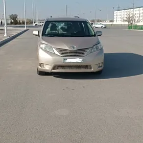 Toyota Sienna 2011