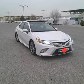 Toyota Camry 2018