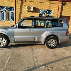 Mitsubishi Pajero 2004