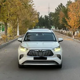 Toyota Highlander 2021