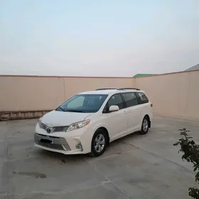 Toyota Sienna 2016