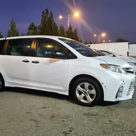 Toyota Sienna 2020