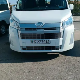 Toyota Hiace 2021