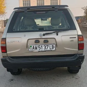 Nissan Pathfinder 1997