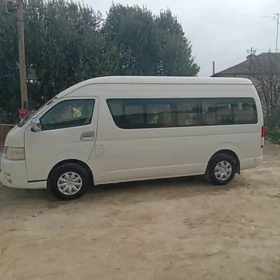 Toyota Hiace 2013