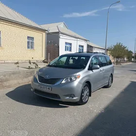 Toyota Sienna 2011