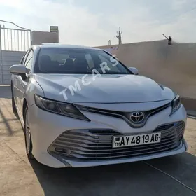 Toyota Camry 2019