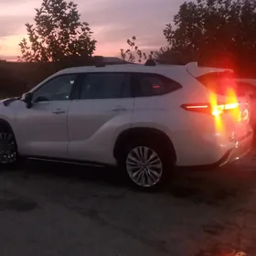 Toyota Highlander 2022