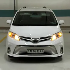 Toyota Sienna 2019