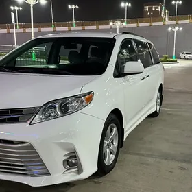 Toyota Sienna 2018