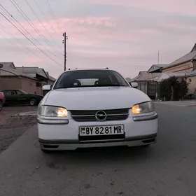 Opel Omega 2000