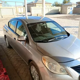 Nissan Versa 2012