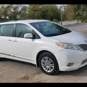 Toyota Sienna 2015