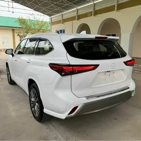 Toyota Highlander 2022