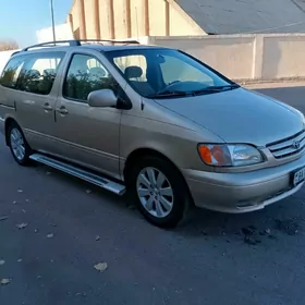 Toyota Sienna 2002