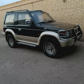 Mitsubishi Pajero 1993