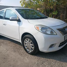 Nissan Versa 2011