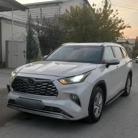 Toyota Highlander 2021