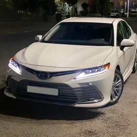 Toyota Camry 2021