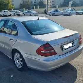 Mercedes-Benz E320 2004