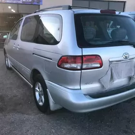 Toyota Sienna 2002