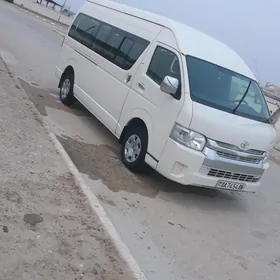 Toyota Hiace 2005