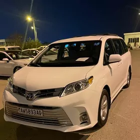 Toyota Sienna 2019