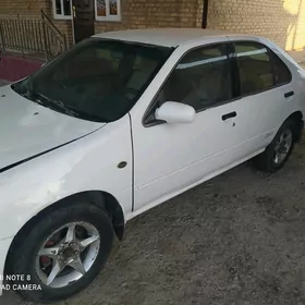 Nissan Sunny 1996