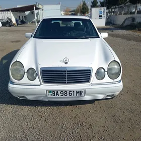 Mercedes-Benz E320 1996