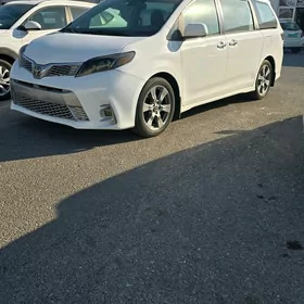 Toyota Sienna 2020