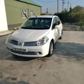 Nissan Tiida 2005