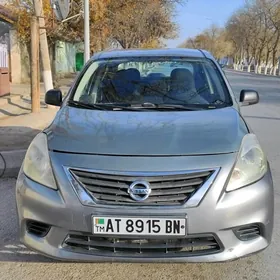 Nissan Versa 2012