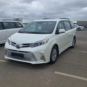 Toyota Sienna 2020