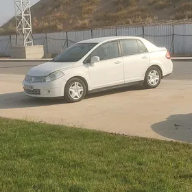 Nissan Versa 2011