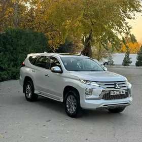 Mitsubishi Pajero 2020