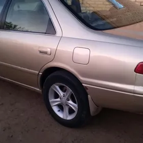 Toyota Camry 2000