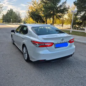 Toyota Camry 2018