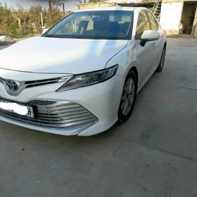 Toyota Camry 2018