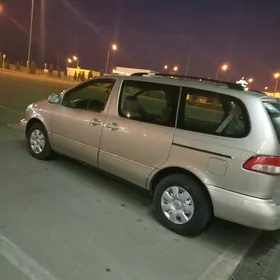 Toyota Sienna 2003