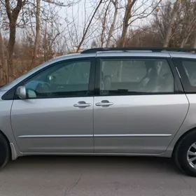 Toyota Sienna 2004