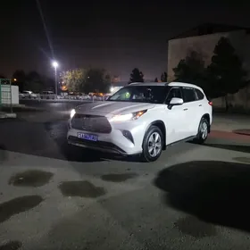 Toyota Highlander 2021